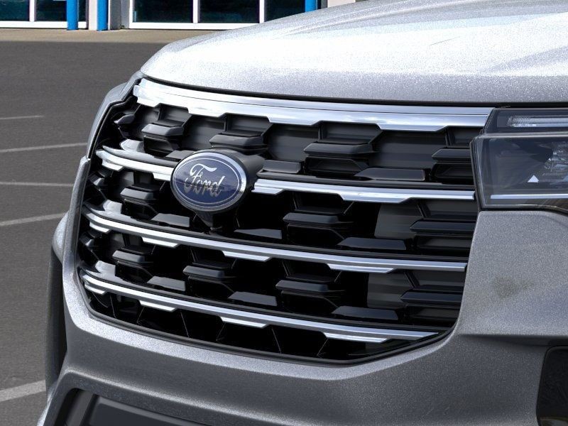 Ford Explorer Vehicle Full-screen Gallery Image 17