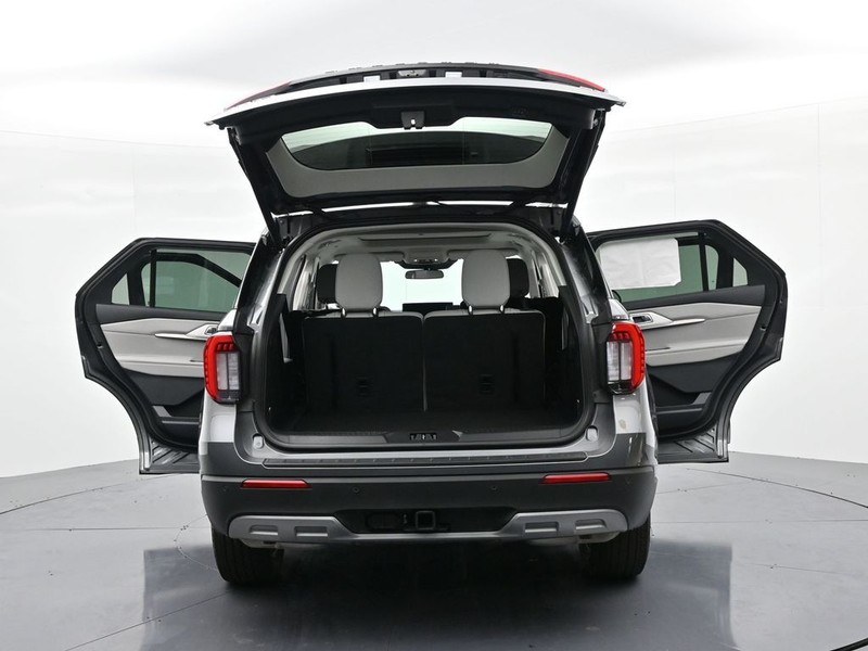 Ford Explorer Vehicle Full-screen Gallery Image 31