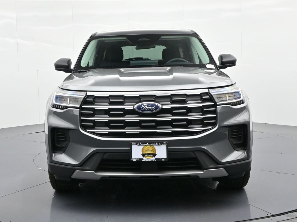 Ford Explorer Vehicle Full-screen Gallery Image 3