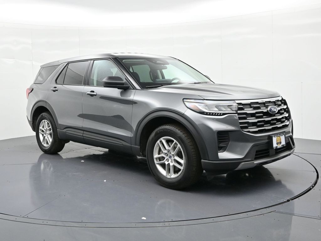 Ford Explorer Vehicle Full-screen Gallery Image 4