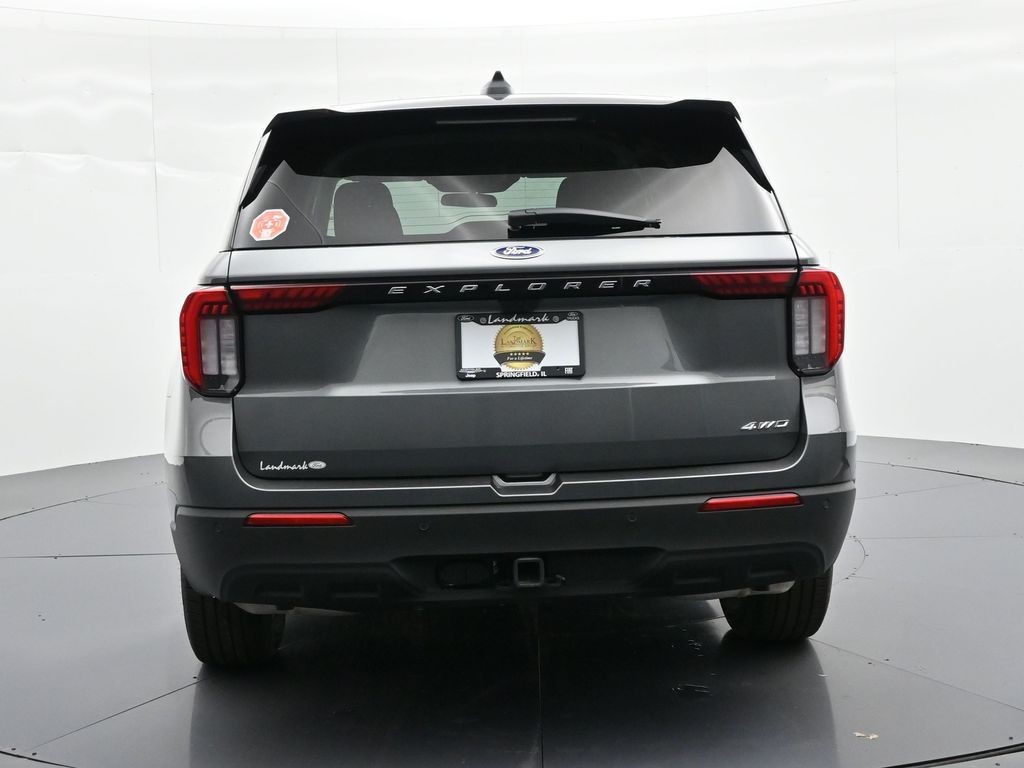 Ford Explorer Vehicle Full-screen Gallery Image 7