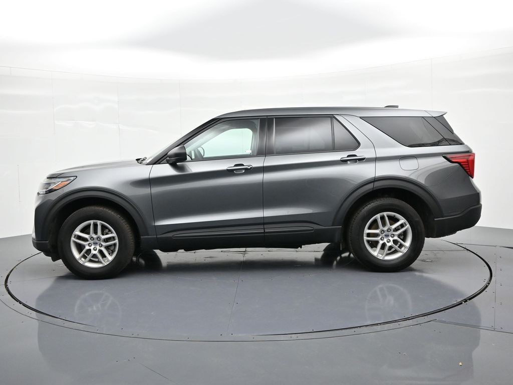 Ford Explorer Vehicle Full-screen Gallery Image 9