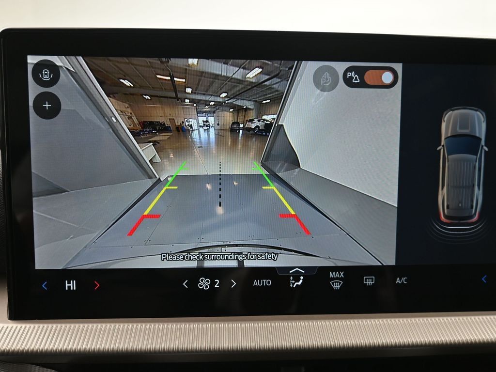 Ford Explorer Vehicle Full-screen Gallery Image 12