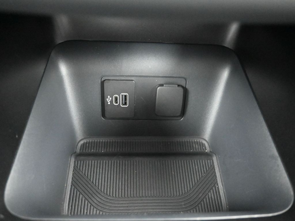 Ford Explorer Vehicle Full-screen Gallery Image 14