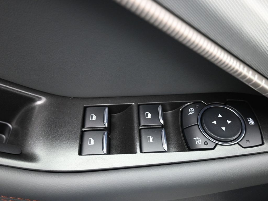 Ford Explorer Vehicle Full-screen Gallery Image 20