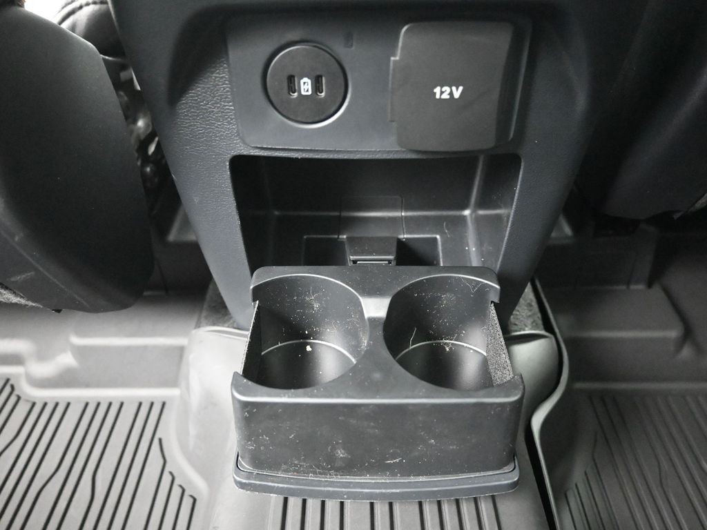 Ford Explorer Vehicle Full-screen Gallery Image 21