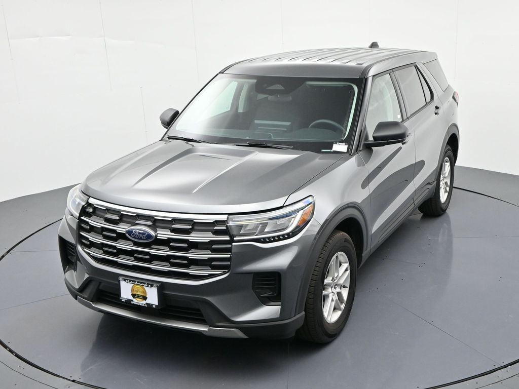 Ford Explorer Vehicle Full-screen Gallery Image 24