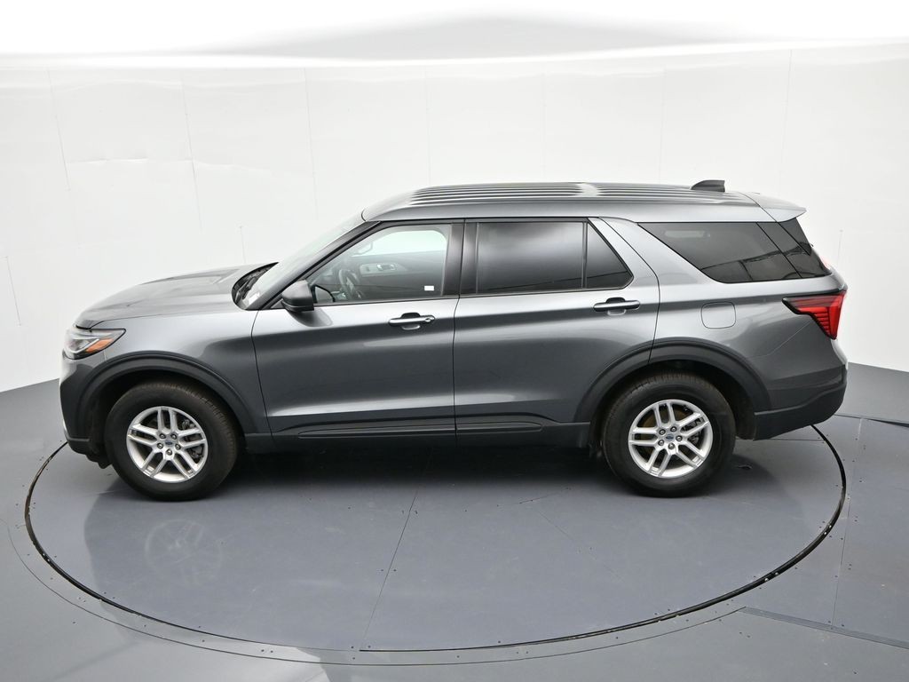 Ford Explorer Vehicle Full-screen Gallery Image 25