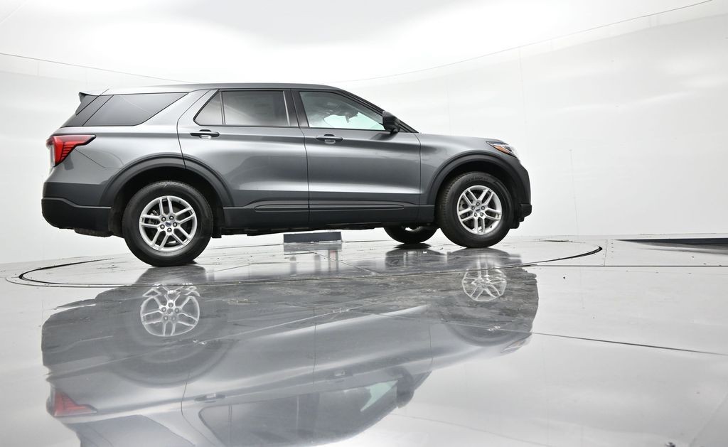 Ford Explorer Vehicle Full-screen Gallery Image 29