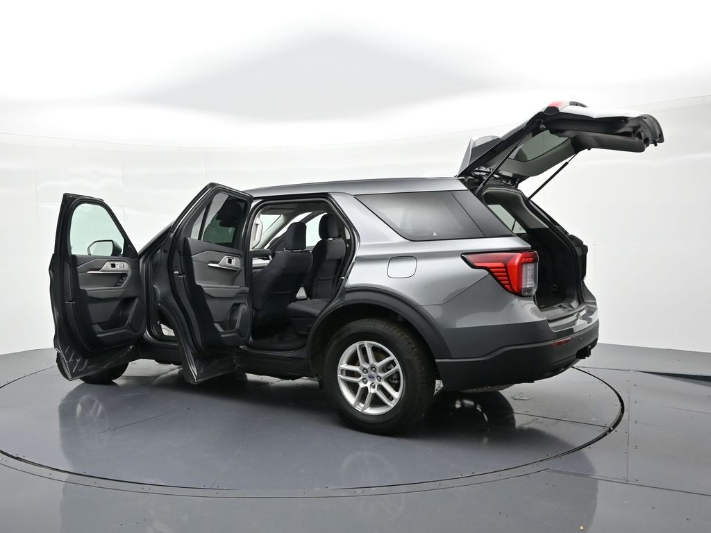 Ford Explorer Vehicle Full-screen Gallery Image 31