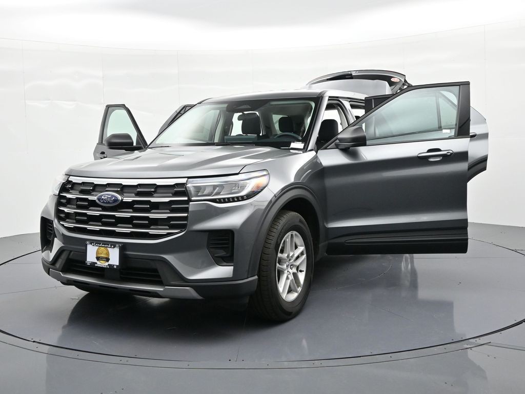 Ford Explorer Vehicle Full-screen Gallery Image 32