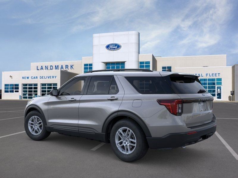 Ford Explorer Vehicle Full-screen Gallery Image 4