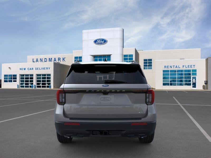 Ford Explorer Vehicle Full-screen Gallery Image 5