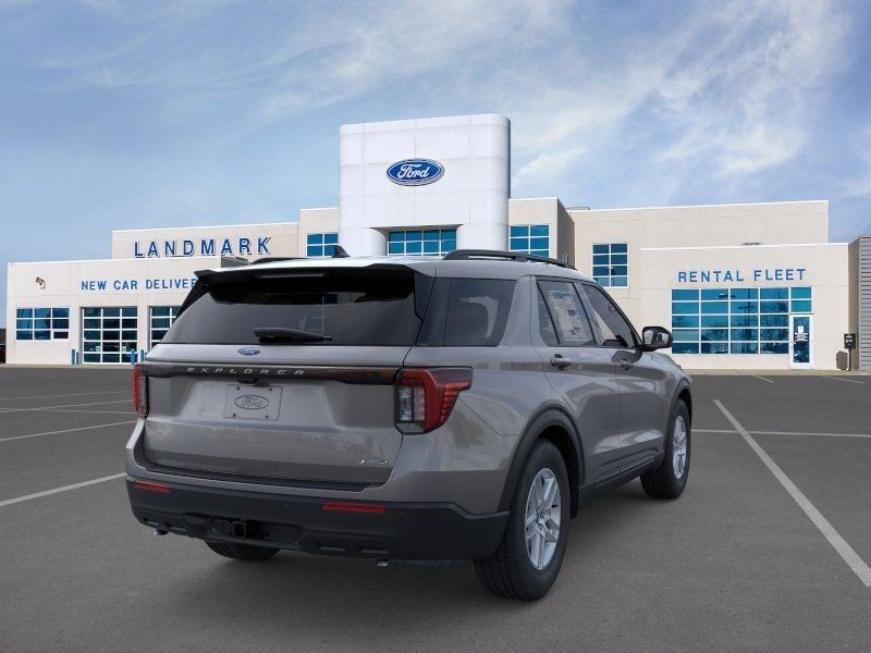 Ford Explorer Vehicle Full-screen Gallery Image 8