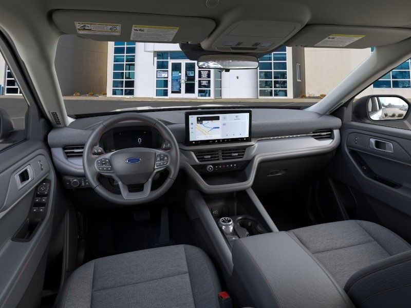 Ford Explorer Vehicle Full-screen Gallery Image 9