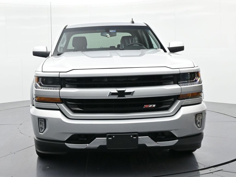 Chevrolet Silverado 1500 Vehicle Full-screen Gallery Image 2