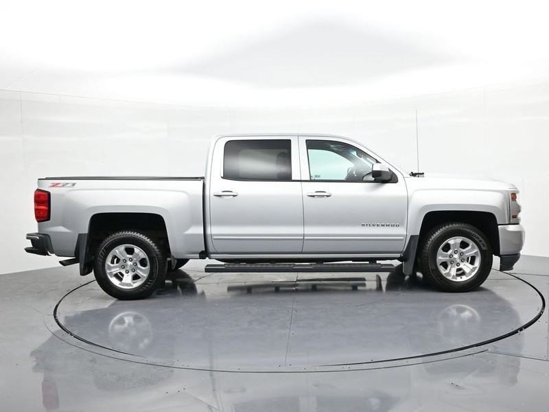 Chevrolet Silverado 1500 Vehicle Full-screen Gallery Image 4