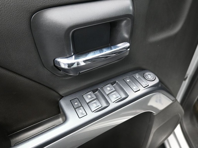 Chevrolet Silverado 1500 Vehicle Full-screen Gallery Image 9