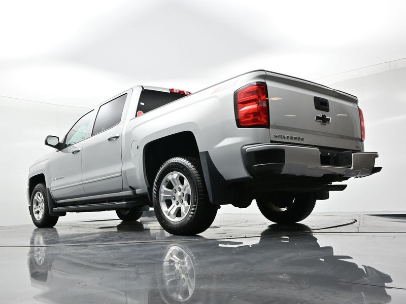 Chevrolet Silverado 1500 Vehicle Full-screen Gallery Image 16
