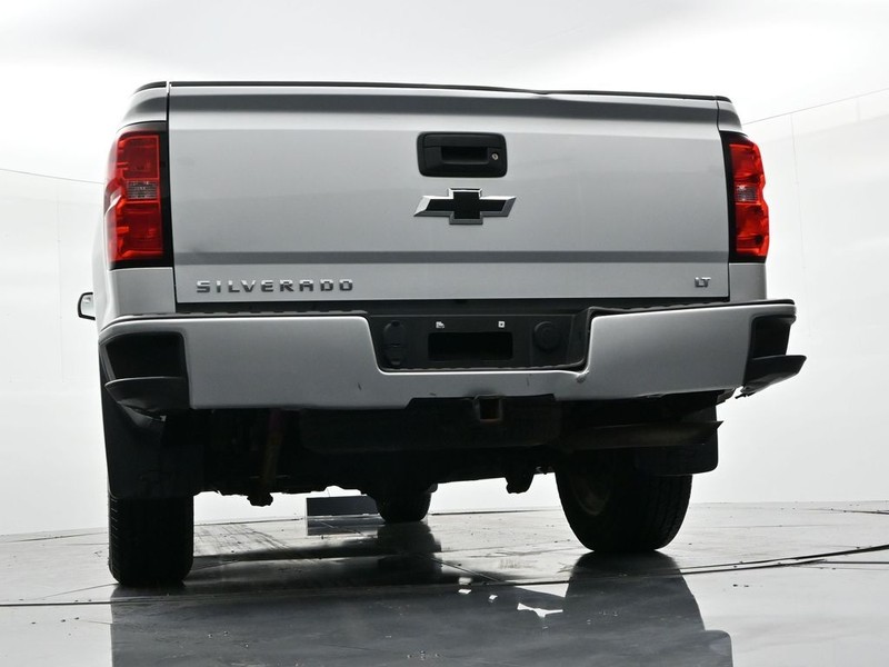 Chevrolet Silverado 1500 Vehicle Full-screen Gallery Image 17