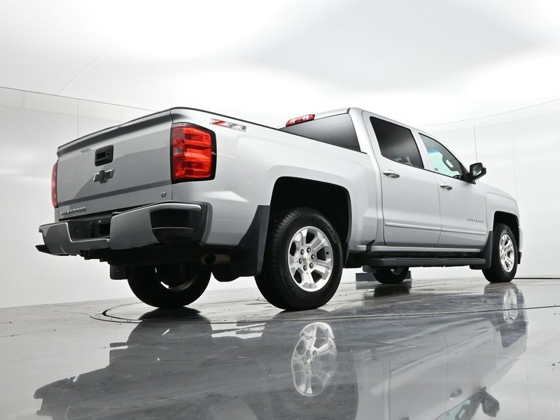 Chevrolet Silverado 1500 Vehicle Full-screen Gallery Image 18