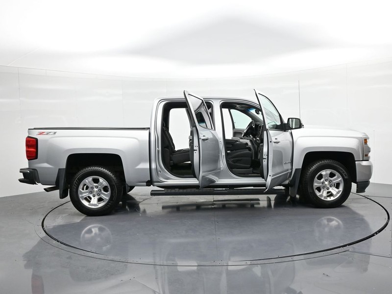 Chevrolet Silverado 1500 Vehicle Full-screen Gallery Image 20