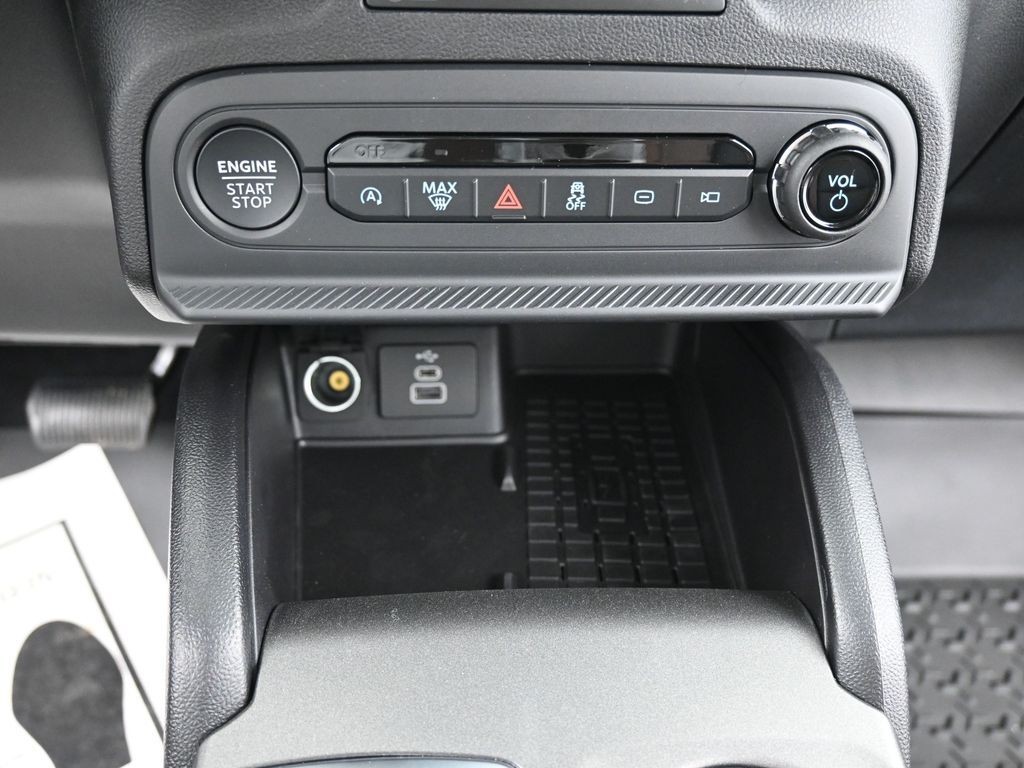 Ford Bronco Sport Vehicle Full-screen Gallery Image 11