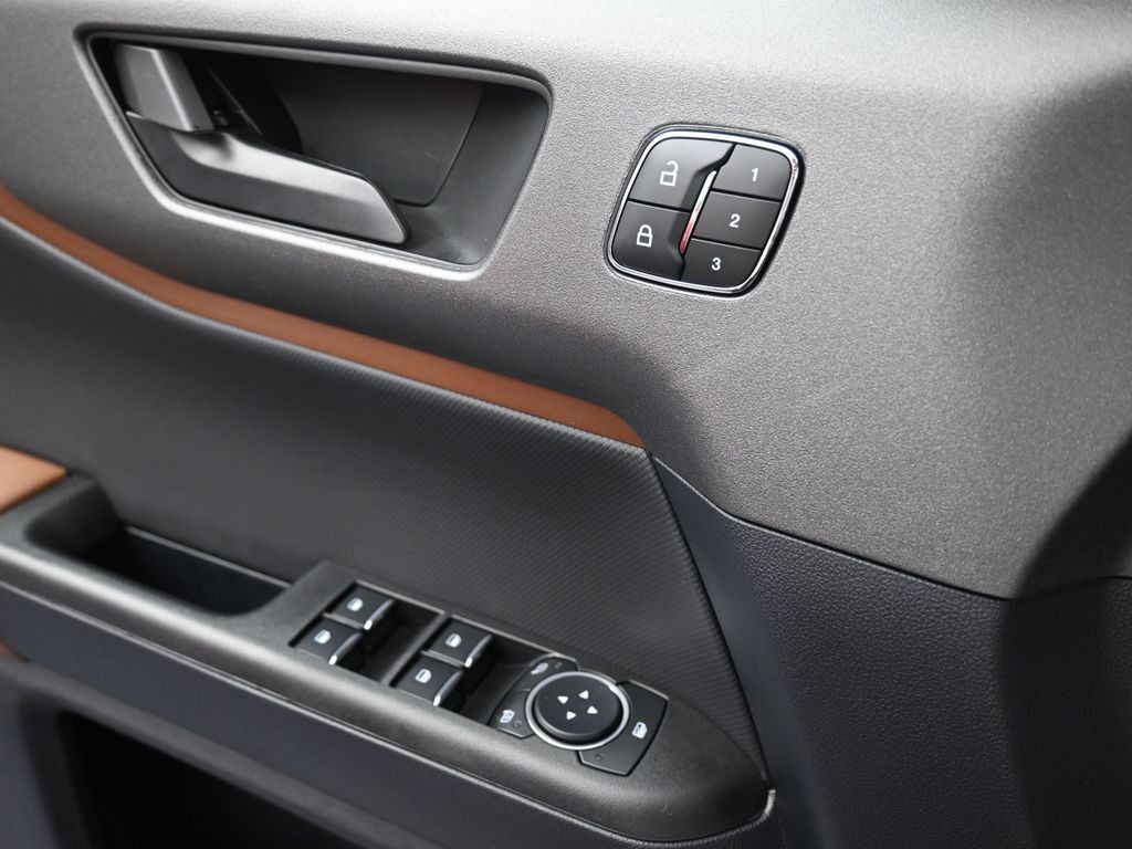 Ford Bronco Sport Vehicle Full-screen Gallery Image 15