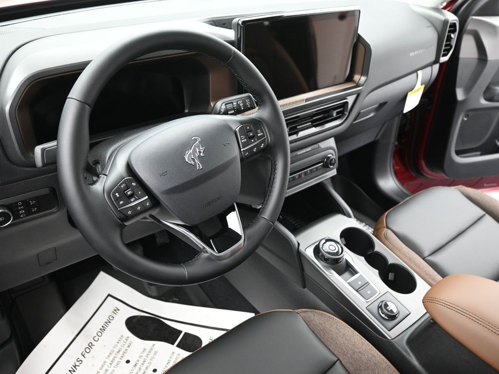 Ford Bronco Sport Vehicle Full-screen Gallery Image 16