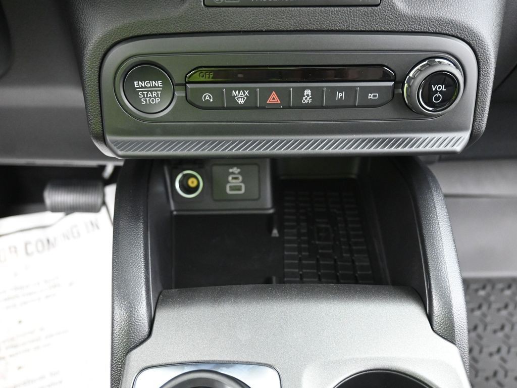 Ford Bronco Sport Vehicle Full-screen Gallery Image 11