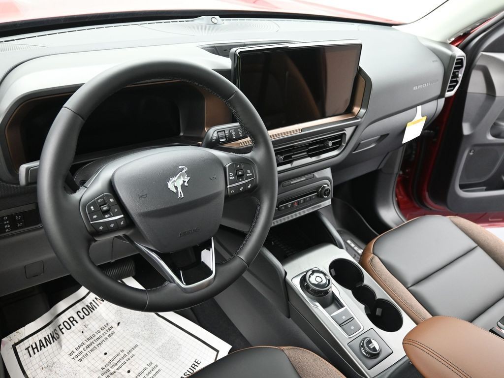 Ford Bronco Sport Vehicle Full-screen Gallery Image 16