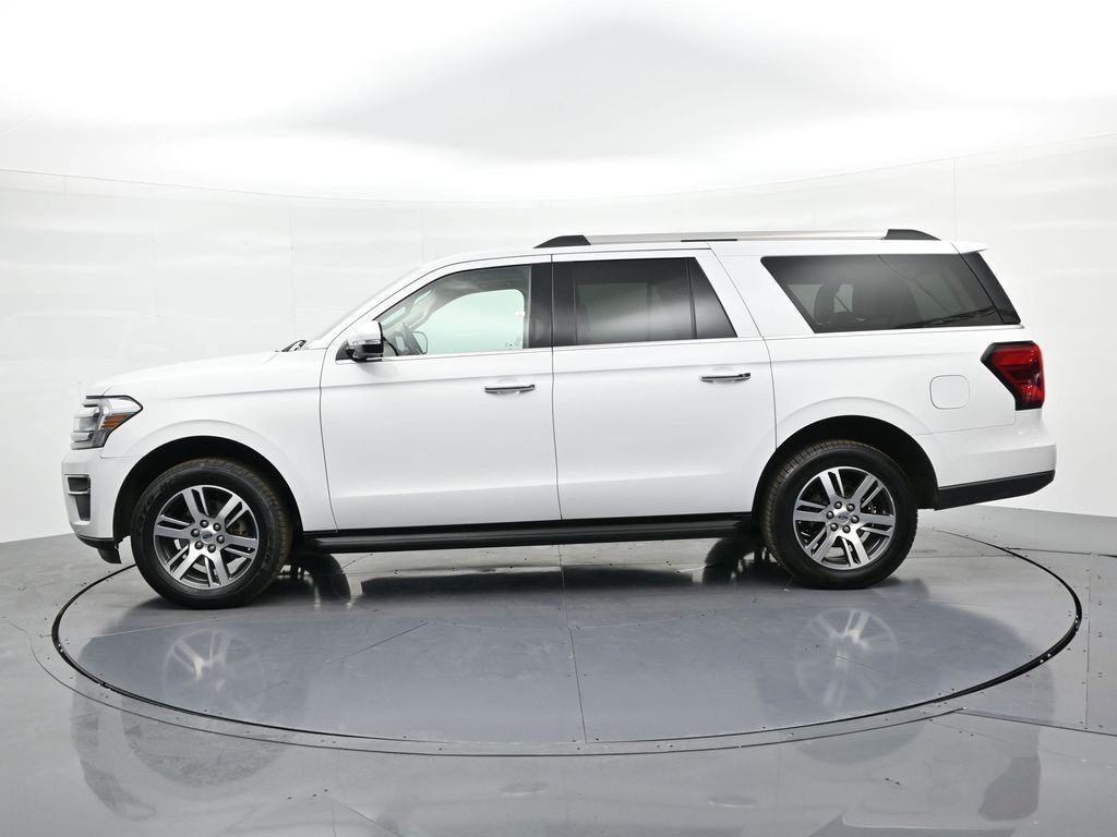 Ford Expedition Max Vehicle Full-screen Gallery Image 9