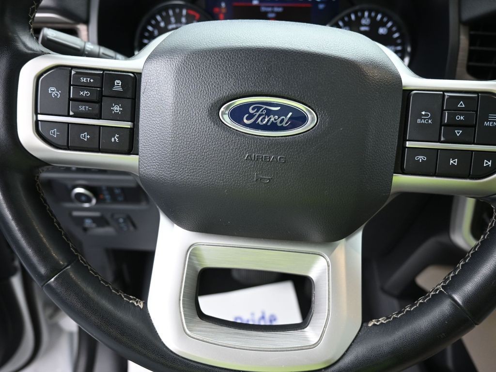 Ford Expedition Max Vehicle Full-screen Gallery Image 11