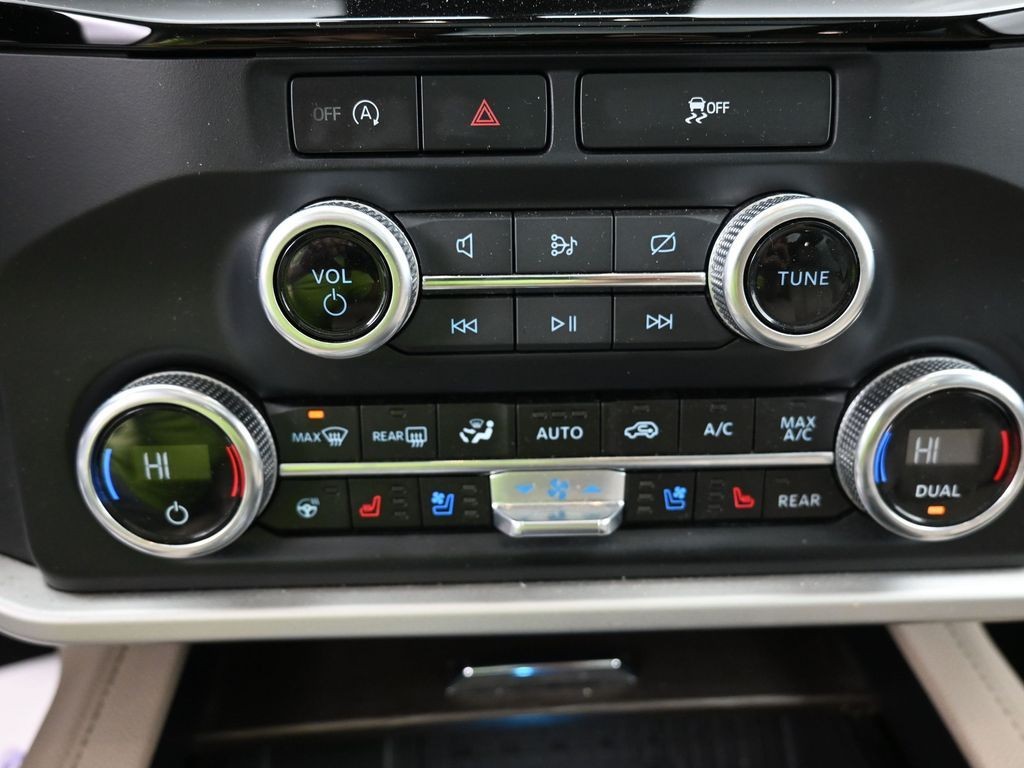 Ford Expedition Max Vehicle Full-screen Gallery Image 13