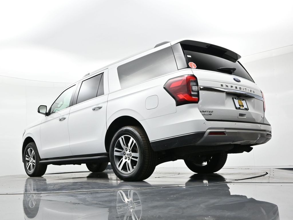 Ford Expedition Max Vehicle Full-screen Gallery Image 21