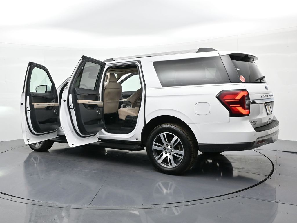 Ford Expedition Max Vehicle Full-screen Gallery Image 26