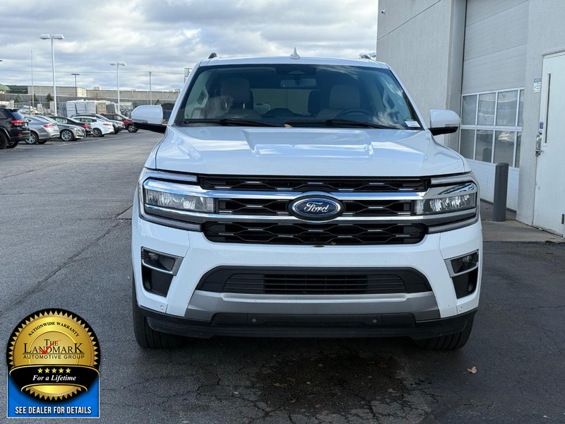 Ford Expedition Max Vehicle Full-screen Gallery Image 4