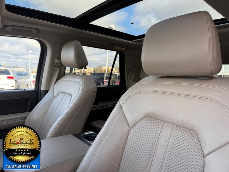 Ford Expedition Max Vehicle Full-screen Gallery Image 9