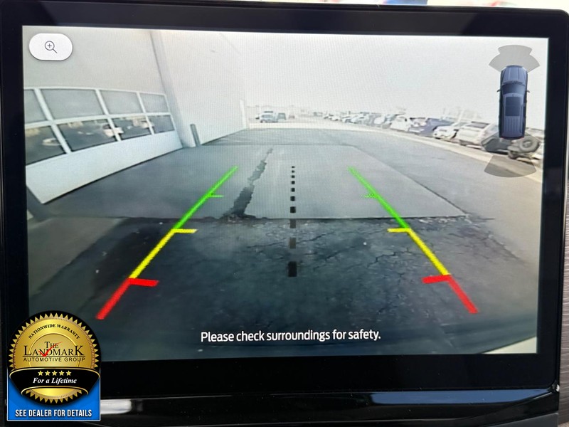 Ford Expedition Max Vehicle Full-screen Gallery Image 13