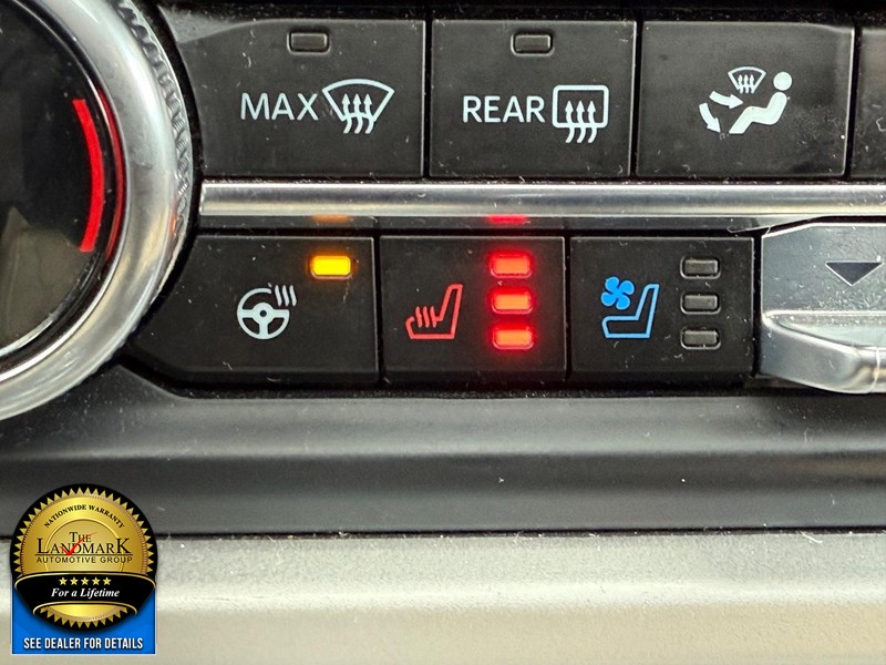 Ford Expedition Max Vehicle Full-screen Gallery Image 14