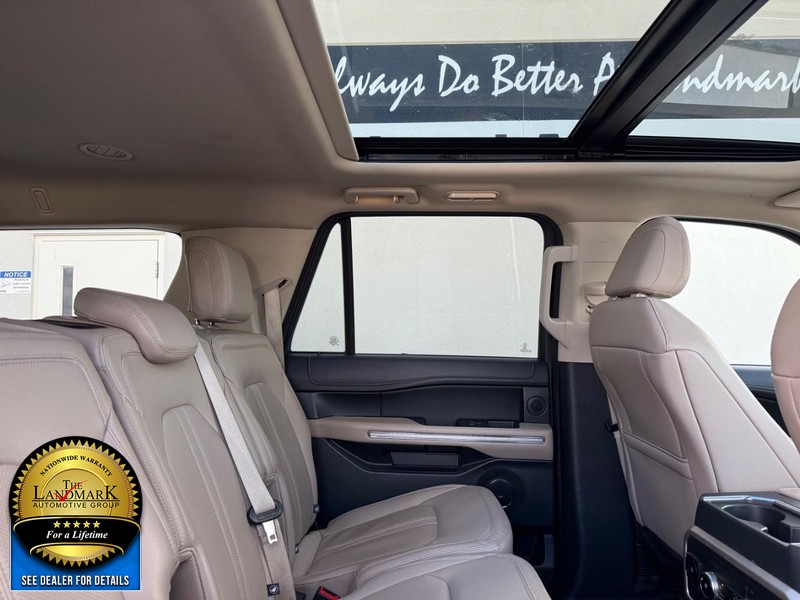 Ford Expedition Max Vehicle Full-screen Gallery Image 16