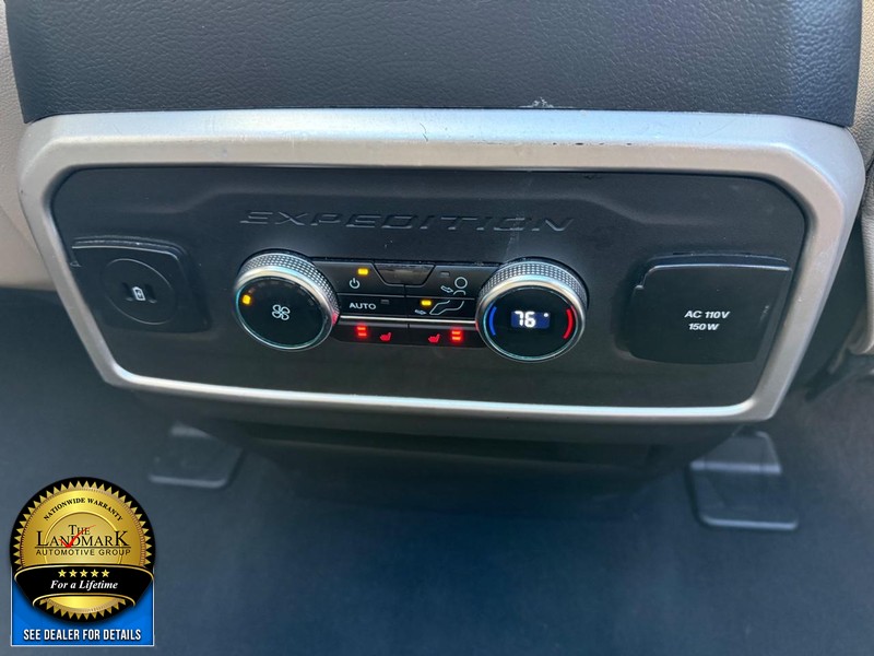Ford Expedition Max Vehicle Full-screen Gallery Image 17