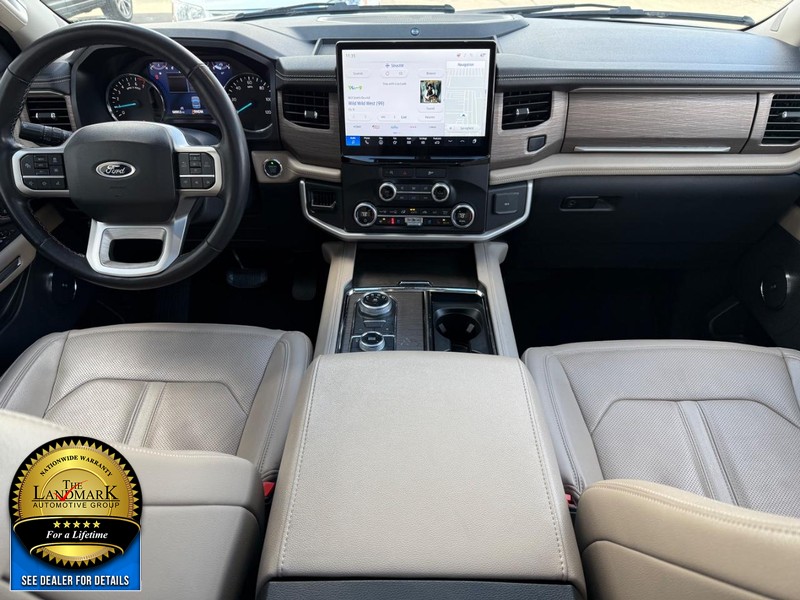 Ford Expedition Max Vehicle Full-screen Gallery Image 19