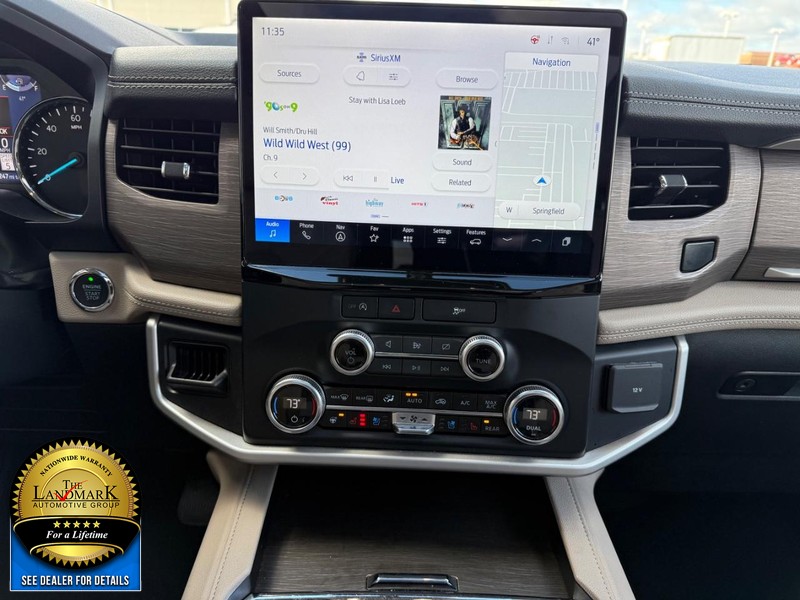 Ford Expedition Max Vehicle Full-screen Gallery Image 21