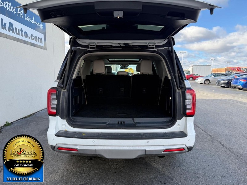 Ford Expedition Max Vehicle Full-screen Gallery Image 22