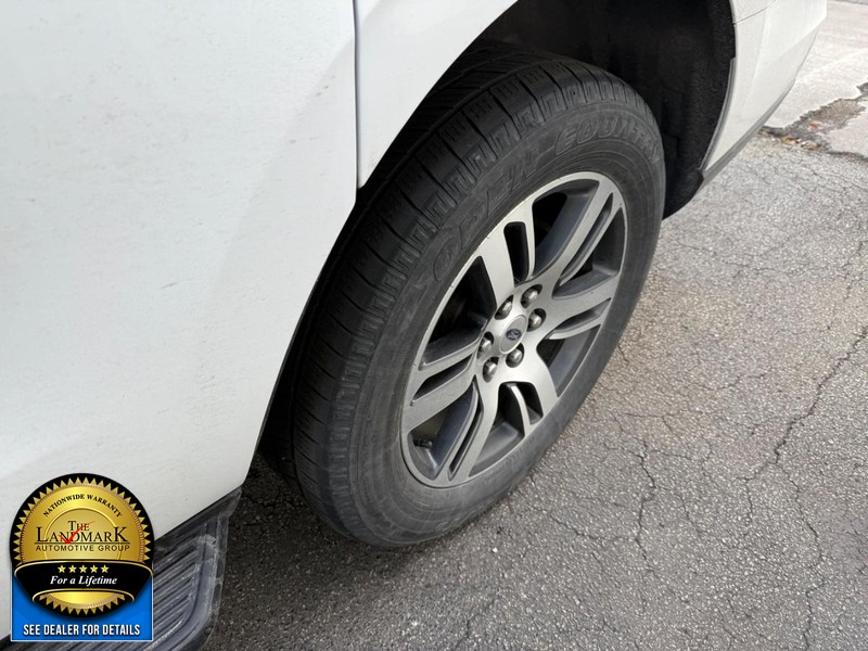 Ford Expedition Max Vehicle Full-screen Gallery Image 23