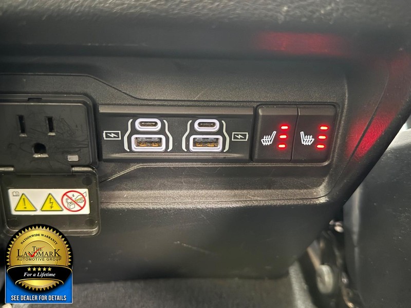 Jeep Grand Cherokee Vehicle Full-screen Gallery Image 17