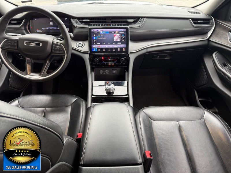 Jeep Grand Cherokee Vehicle Full-screen Gallery Image 18