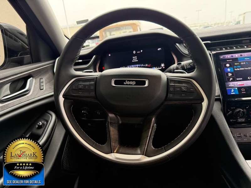 Jeep Grand Cherokee Vehicle Full-screen Gallery Image 19