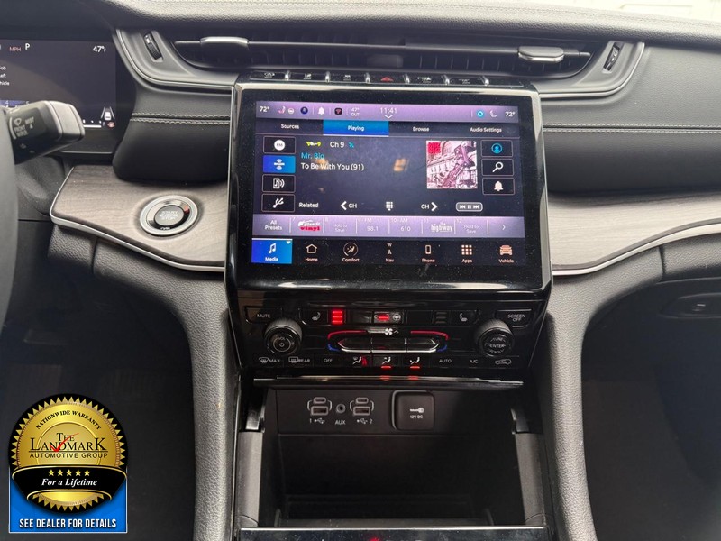 Jeep Grand Cherokee Vehicle Full-screen Gallery Image 20